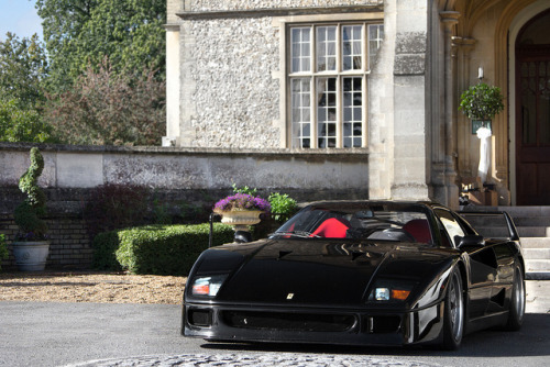 Black Ferrari F40 Photo by Alex Penfold