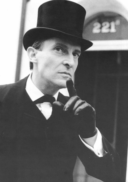 bakerstreetbabes:

16 years ago today, Jeremy Brett died, who, for many, was the quintessential Sherlock Holmes. In loving and lasting memory, RIP.
