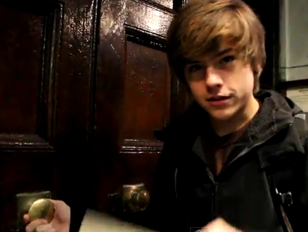  dylan sprouse sprouse dylan london Y U SO BEAUTIFUL 