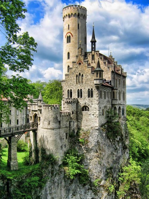 latitudesnlongitudes:

Lichtenstein Castle, Germany
