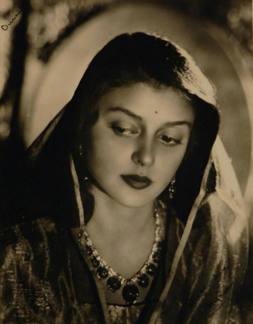 thatbohemiangirl:

My Bohemian History 
What a beauty!
vintageindia:

Maharani Gayatri Devi

