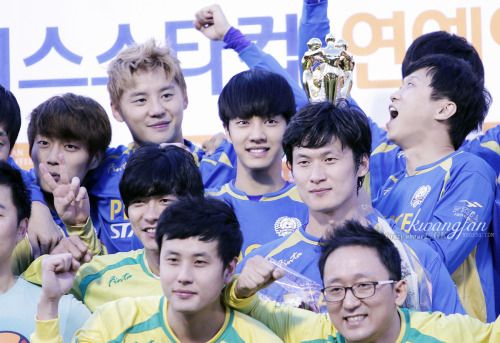 Credits; 이기광에 미친 사람들 - 광팬  http://900330.com
※ PLEASE TAKE OUT WITH PROPER CREDITS. PLEASE DO NOT EDIT/ALTER IMAGES; LEAVE LOGO INTACT.

2011 PEACE STARCUP, Celebrity Soccer Tournament (FINALS): FC MEN vs.  MIRACLE FC (111019): Ki Kwang, Doo Joon ^^
