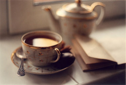 books-and-coffee-lover: Tea morning | by © tarandro | via atomos ♡ 