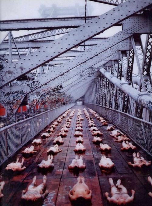 
barriers, spencer tunick, 1998
