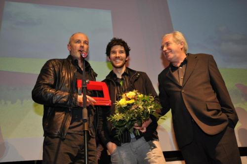 colin-bradley:

Tonight Colin and producer Dominic Wright accepted the Main Award of Mannheim/Heidelberg for Parked. (info source)

D&#8217;aww Colin&#8217;s smile!  :&#8217;)