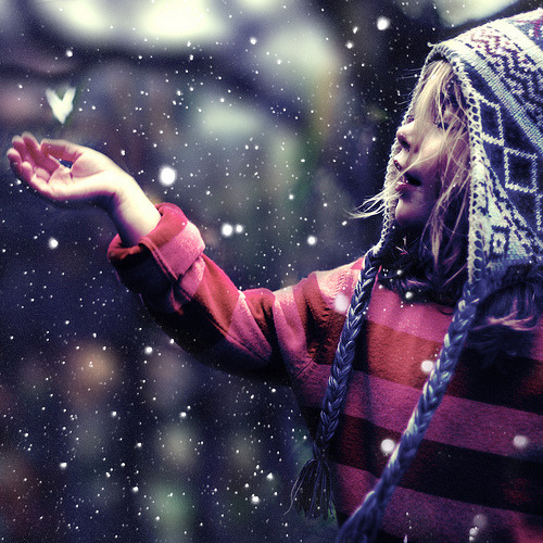 heartbeatoz:

 (via christmas, cute, falling, girl, snow - inspiring picture on Favim.com)
