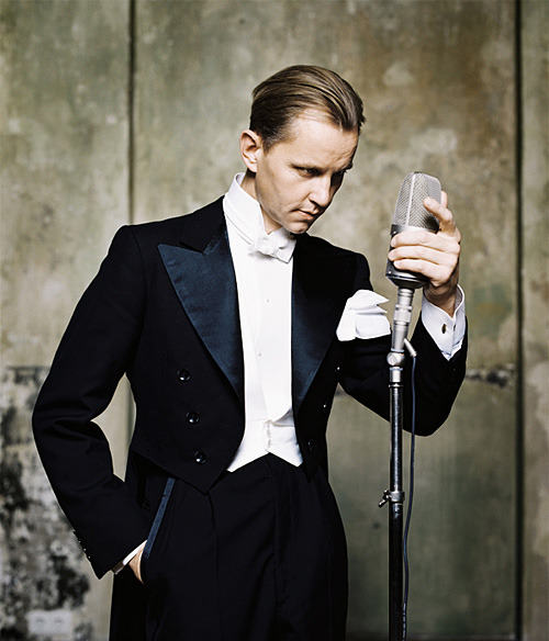 Max Raabe my welldressed Weimar waifu You provide excellent background 