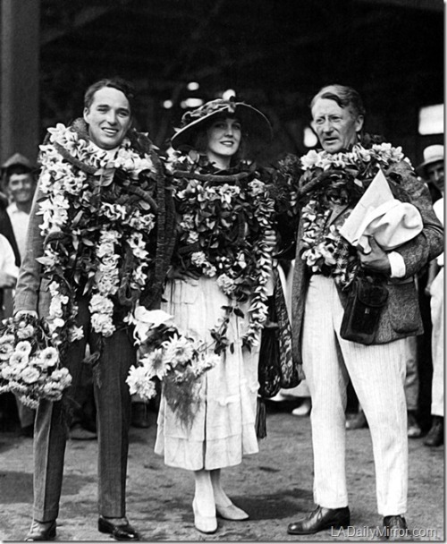 Charlie, Edna Purviance and Charlie&#8217;s publicist, Rob Wagner, in Hawaii in 1918

via http://ladailymirror.com/2011/10/20/movieland-mystery-photo-59/