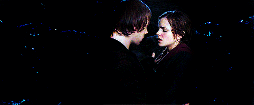 Image result for hermione e ron gifs beijo