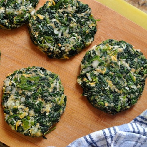 myownmetamorphosis:

fighting-the-fat:

 
Spinach Burgers
These are the absolute best! I am making them again tonight!
Makes about 4
1 bag of thawed and well drained chopped spinach
2 egg whites
1 whole egg
1/4 c diced onion
1/2 c shredded cheese
1/2 c bread crumbs
1 tsp red pepper flakes
1 tsp salt
1/2 tsp garlic powder
Mix well in a bowl 
 
Now, form into burger-sized patties. (or you can do spinach balls)
Heat a non stick skillet over med-high. Spray with a bit of cooking spray.
Cook about 5-6 minutes. 
Serve on your choice of bread product, or eat them “naked”.

This looks absolutely amazing.

I must make these.