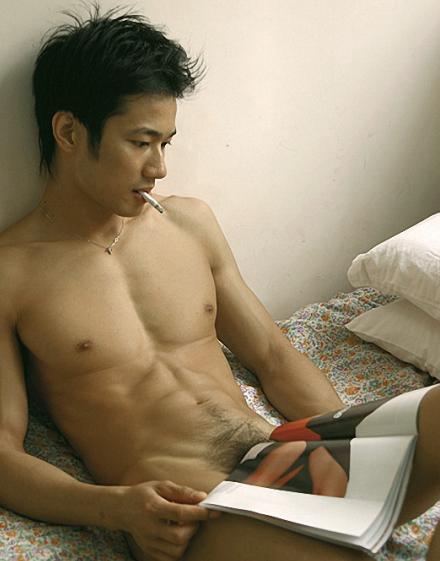 asianmales:  This is how I read Tumblr.