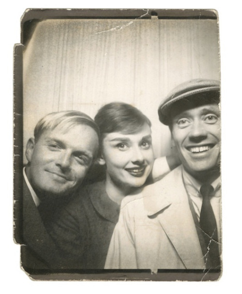 cosmosonic:

TRUMAN CAPOTE, AUDREY HEPBURN &amp; MEL FERRER photo booth 1950&#8217;s
