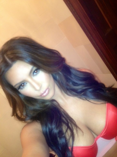 Tagged Kim Kardashiancelebbracleavagebig tits