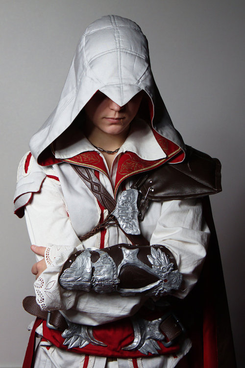 Ezio Auditore da Firenze (Female Version) from Assassin&#8217;s Creed 2Cosplayer: LadyBadPhotographer: greengreencat