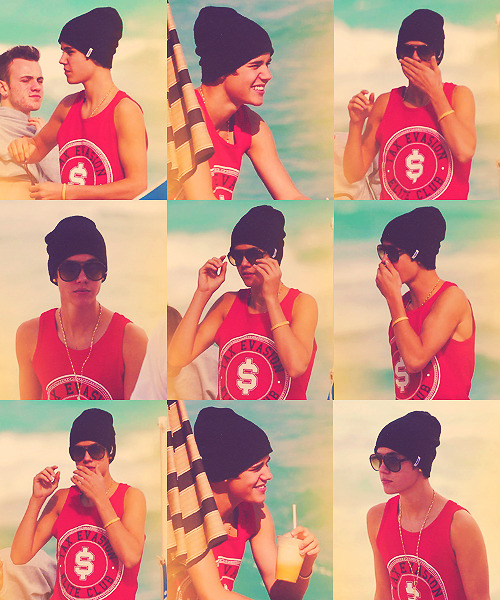  Justin Bieber and his friend Ryan Butler have fun in Miami beach. (album) 
