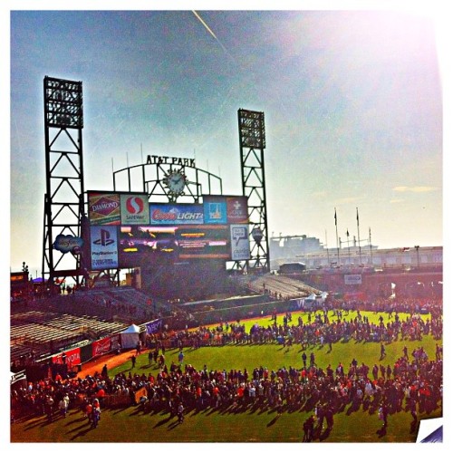torinsimpson:

#fanfest #sfgiants #sfglive #iphoneography (Taken with instagram)
