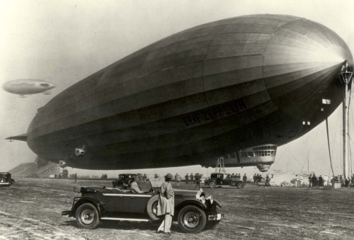 fabforgottennobility:

1929. Packard & Zeppelin
