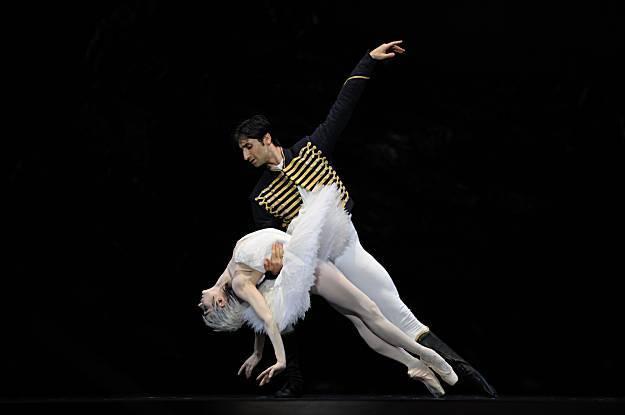Davit Karapetyan and Maria Kochetkova in Swan Lake.
Photo (c) Erik Tomasson/San Francisco Ballet.