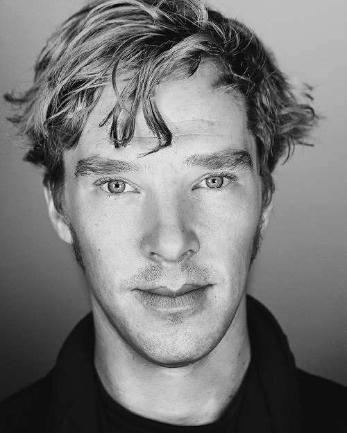 Head shot of Benedict Cumberbatch by Simon Annand


(x)
 