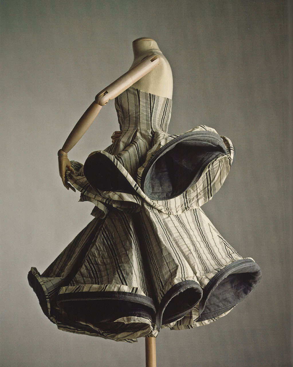 Yohji Yamamoto, crinolated dress from the “Wedding” collection, Spring–Summer 1999.
Collection of Allen Sui
Photography: William Palmer
Convergence and Divergence
Formalism And Revolution: Rei Kawakubo and Yohji Yamamoto by Patricia Mears
Japan Fashion Now
Published in association with The Museum at the Fashion Institute of Technology, New York
(via cotonblanc:)