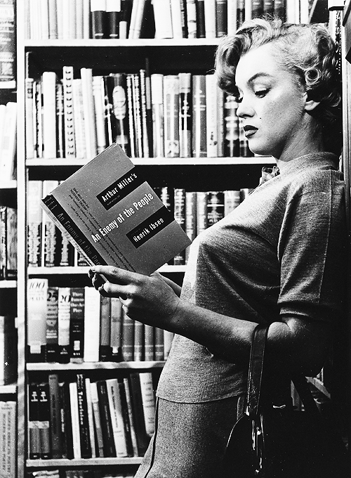 missavagardner:

Marilyn Monroe photographed by Ben Ross, 1951.
