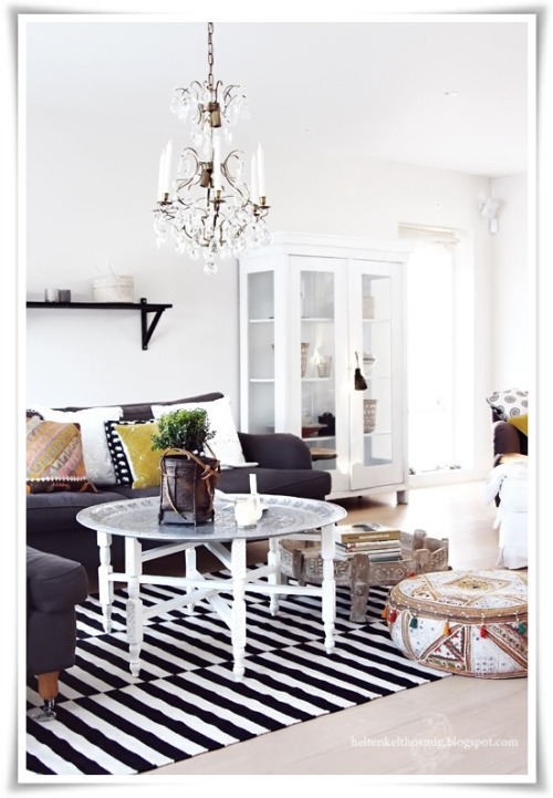 Elegant black white and gray interior via Quite simply in its entirety