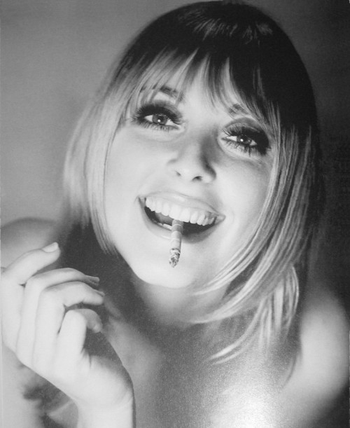 nonsequential dream sequence gasstation Sharon Tate