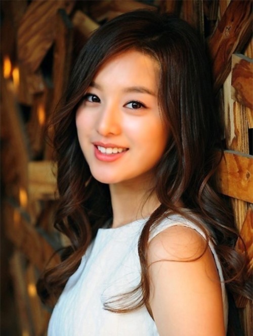 Kim Ji Won (actress)