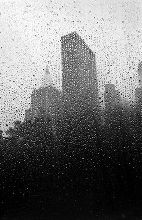 devidsketchbook:

Pierre Belhassen -  Rain  ”Wake-up in New York”
