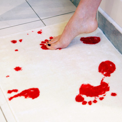 therealdestructables Bath mat turns red when wet FUCK I NEED THIS