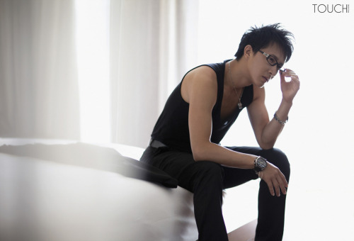 pervingonkpop:

Hannie, you can leave the glasses on when you fuck me on that bed.