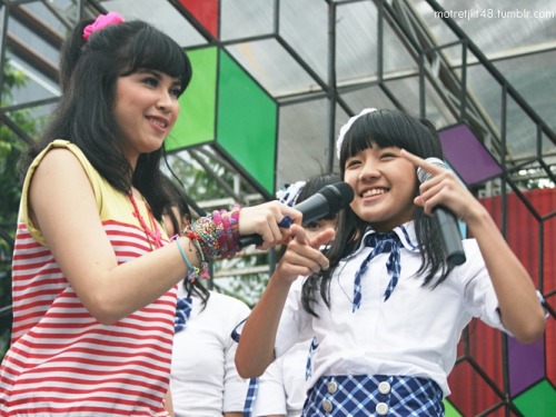 Cindy Gulla. JKT48 live TV performance, Global TV 100% Ampuh, Jakarta 08/04/2012.