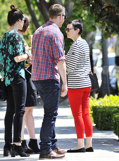 

Ginnifer, Josh e amigos em West Hollywood - 10 de abril de 2012


