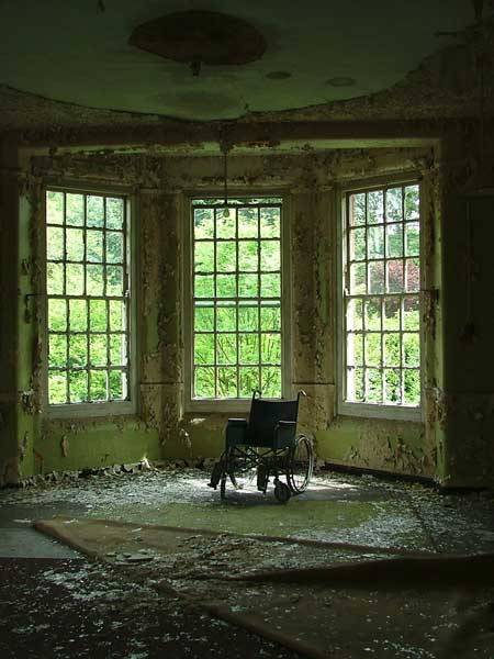 allyournightmares:

A room at an abandoned asylum.
