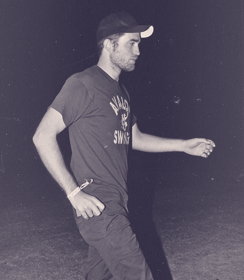 
╚> Robert Pattinson @Coachella 2012.
