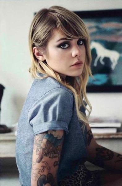 1 week ago 278 notes Tagged coeur de pirate beatrice martin singer 