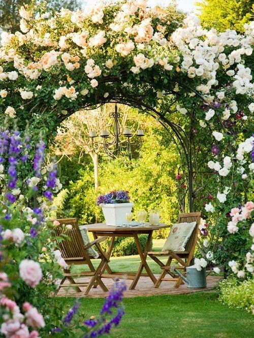 Flowered Garden Arch, Provence, France
photo via barbara