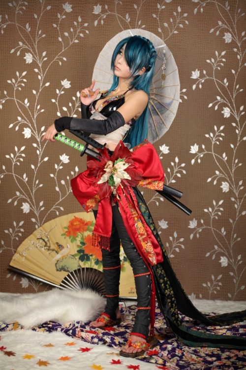 How amazing is this shot of Momoren as Miku from Vocaloid&#8217;s Knife video?