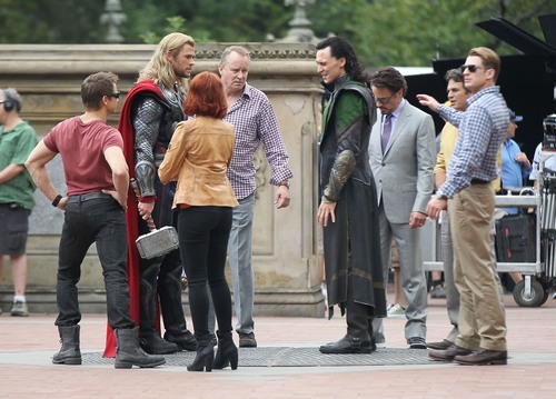sassylazzy: everyone take a moment and look at how jeremy renner is standing. okay bye. 