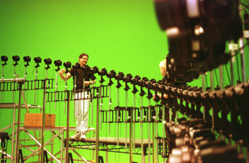 The famous “Bullet Time” sequence was originally going to be shot using fast moving dollies. However all of the dollies broke, forcing them to construct the shot digitally.
The Matrix (1999)