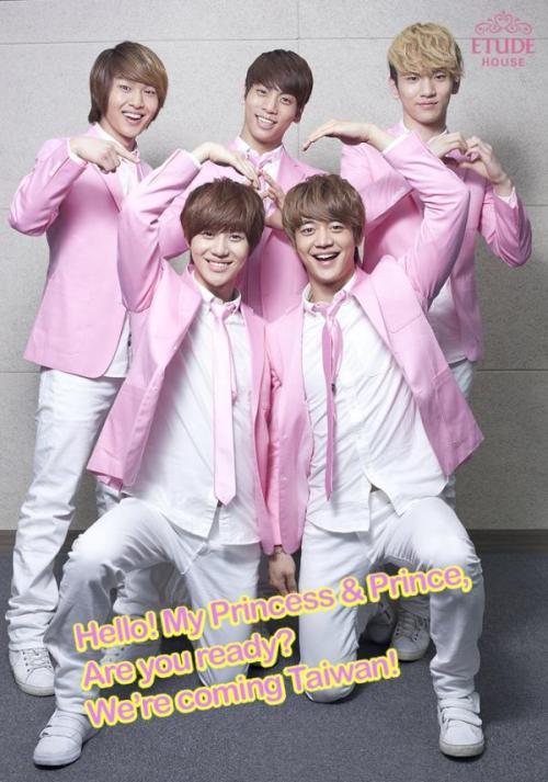 SHINee - 2012 ETUDE HOUSE PINK PLAY PARTY
shineetown:

2012 ETUDE HOUSE PINK PLAY PARTY
Credit : taiwanetudehouse
