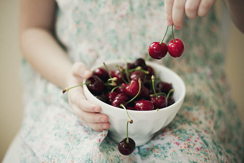 annaharo:

Cherries (by Xaomena)
