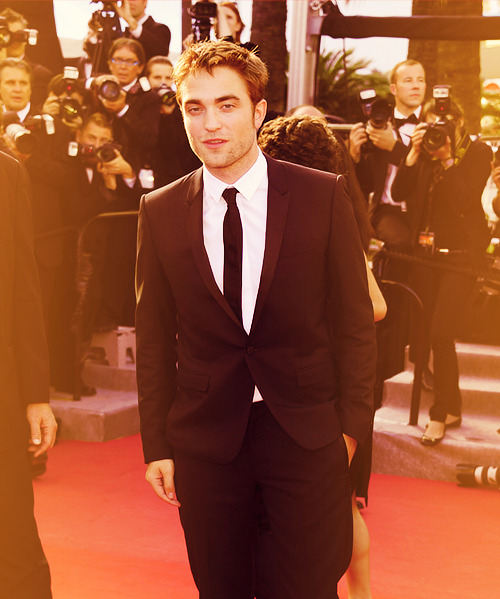  <br /> Robert Pattinson at On the Road Premiere <br /> 