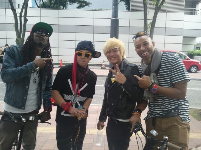 Big Bang&#8217;s Band with G-Dragon and Daesung Look-A-Like in Kanagawa
source: @g_7gon, @Guitarslayer24