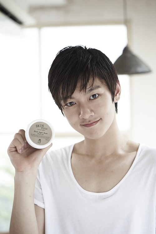 Here is Shin Won Ho. Isn't he cutee? 