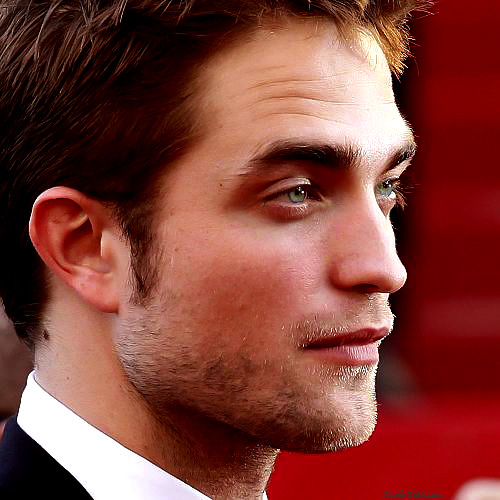 oh-peeta-cullen:

Robert Pattinson Cannes 2012

omfg