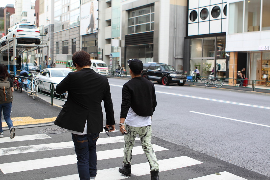 Taeyang Seen on the Streets in Japan With a Manager (120528)
source: idharu1via: swaggalevel-1000