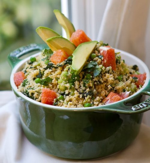 uzurihasina:

The Green Goddess Bowl. So today I have a detox-worthy recipe for you. A HEALTHY new year means that we’re going to explore and embrace wellness in 2012!Whole wheat couscous is studded with sweet green peas, kale, broccoli, zesty red onion - tender avocado and juicy oranges on top.




Looks delicious!