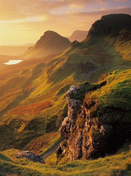 bluepueblo:

 Isle of Skye, Scotland
photo via geology
