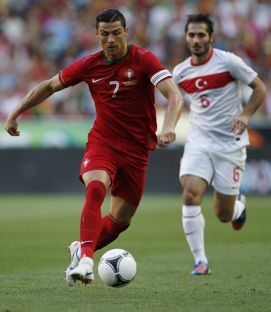 Altintop can&#8217;t catch his RM team-mate :o)
Friendly match Portugal vs. Turkey in Lisbon, 02.06.2012(via Photo from Reuters Pictures)
